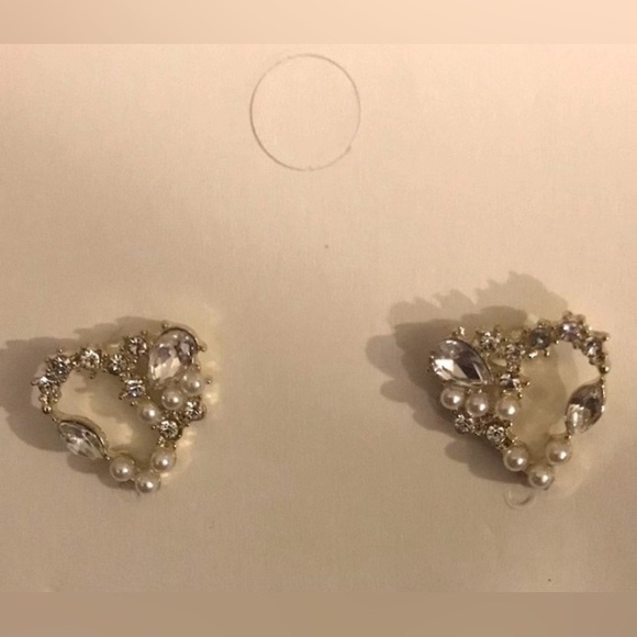 “Follow Your Heart” 18K Gold Tiny Pearl Swarovski Crystal Encrusted Adorned Stud - Picture 8 of 9